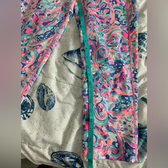 EUC Lilly Pulitzer Luxletic La Playa Cropped Leggings size medium - Picture 3 of 4